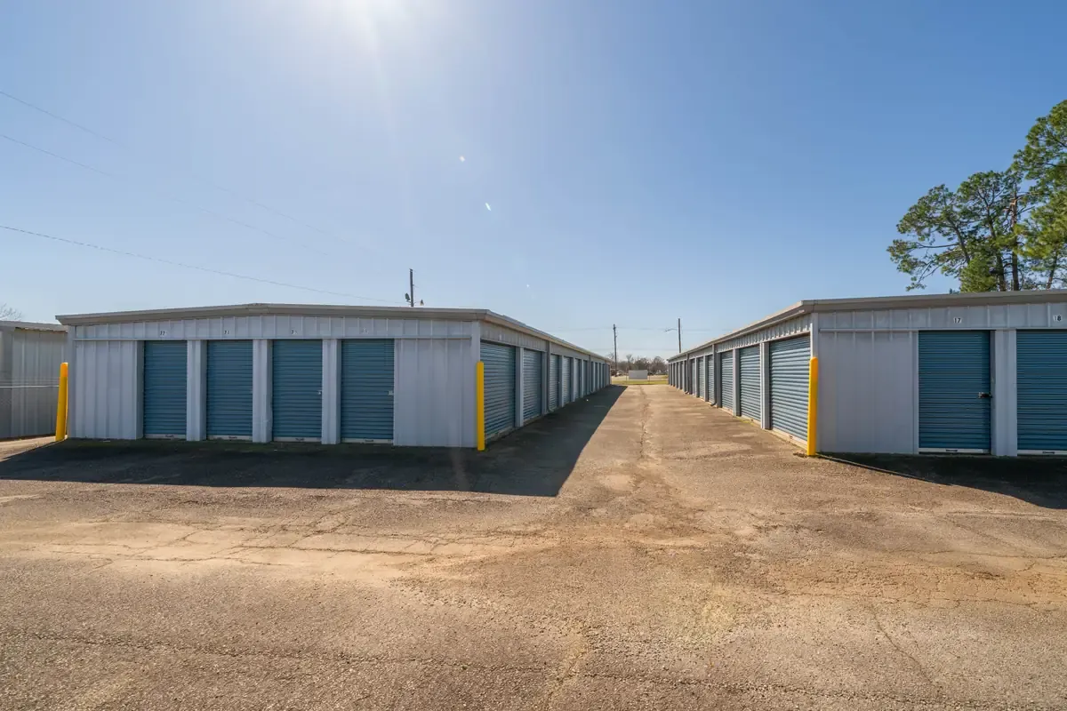 Drive aisle KO Storage of Mount Pleasant, TX